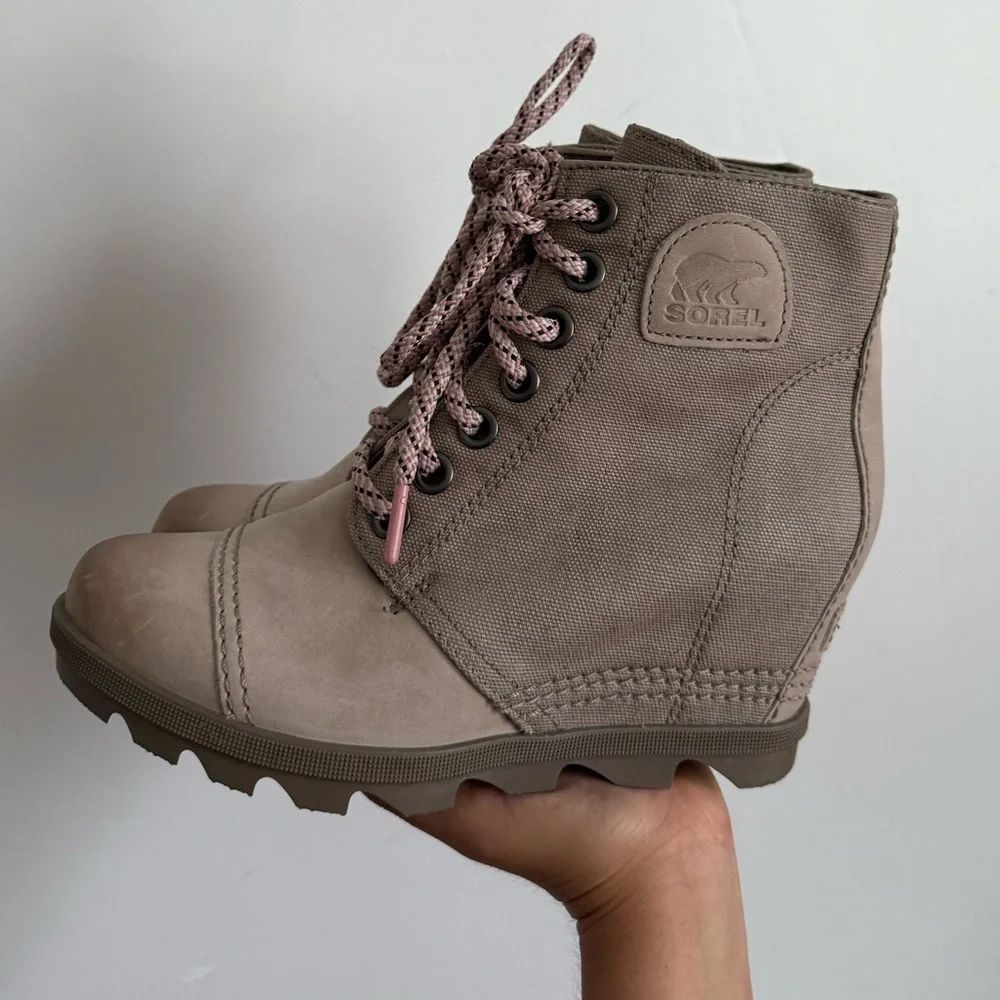Sorel Women’s Joan Of Arctic Wedge Winter Booties Taupe, Size 7.5